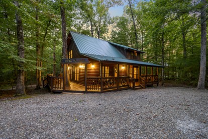 Spacious Cabin for 8 with Loft, Pool Table & Fireplace Near Broken Bow Lake - glamping.directory
