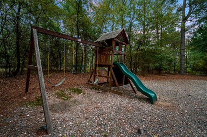 Spacious Cabin for 8 with Loft, Pool Table & Fireplace Near Broken Bow Lake - Broken Bow, Oklahoma - glamping.directory