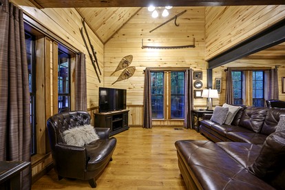 Spacious Cabin for 8 with Loft, Pool Table & Fireplace Near Broken Bow Lake - Broken Bow, Oklahoma - glamping.directory