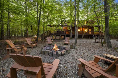 Spacious Cabin for 8 with Loft, Pool Table & Fireplace Near Broken Bow Lake - Broken Bow, Oklahoma - glamping.directory