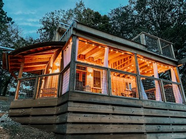 Magical Tennessee Tiny House with a Rooftop Deck - glamping.directory