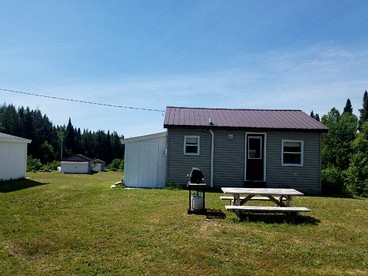 Family Cabin in Stewartstown for a New Hampshire Weekend Getaway - Stewartstown, New Hampshire - glamping.directory