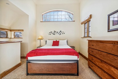 Exquisite Luxury Cabin with Stone Fireplace and Spectacular Views near Keystone and Breckenridge, Colorado - Silverthorne, Colorado - glamping.directory