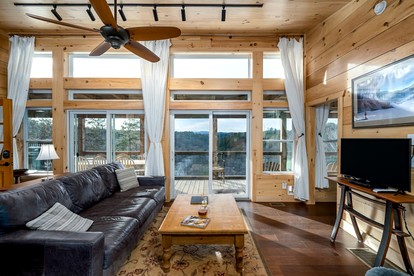 Fantastic Glamping Tiny Home Rental on The Toccoa River in Blue Ridge, Georgia - Blue Ridge, Georgia - glamping.directory