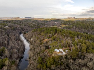 Fantastic Glamping Tiny Home Rental on The Toccoa River in Blue Ridge, Georgia - Blue Ridge, Georgia - glamping.directory