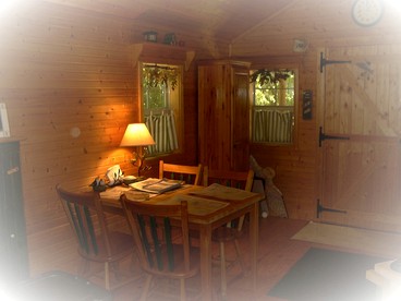 Romantic Cabin Rental with Wi-Fi near Lake Ontario in Sackets Harbor, New York - Sackets Harbor, New York - glamping.directory