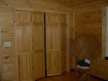 Romantic Cabin Rental with Wi-Fi near Lake Ontario in Sackets Harbor, New York - Sackets Harbor, New York - glamping.directory