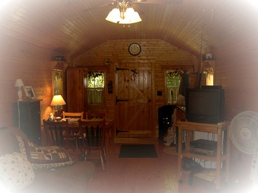 Romantic Cabin Rental with Wi-Fi near Lake Ontario in Sackets Harbor, New York - Sackets Harbor, New York - glamping.directory