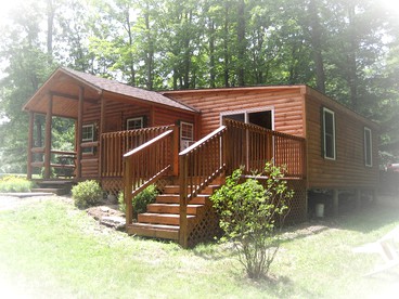 Romantic Cabin Rental with Wi-Fi near Lake Ontario in Sackets Harbor, New York - glamping.directory