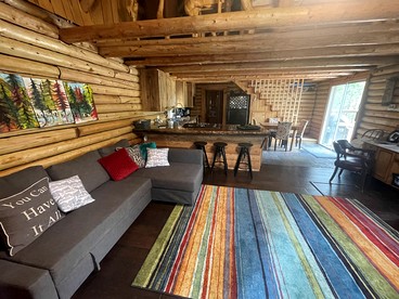 Peaceful Log Cabin Perfect for a Romantic Getaway near Yellowstone, Idaho - Island Park, Idaho - glamping.directory