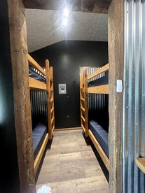 Picturesque Cabin with Lovely Hiking Trails in Indiana - Nashville, Indiana - glamping.directory