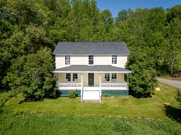 Timeless Farmhouse Escape on Peaceful Acres with Scenic Surroundings in Bloomville, New York - Bloomville, New York - glamping.directory
