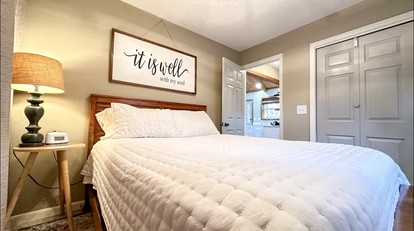 Peaceful Luxury Cabin with Floor-to-Ceiling Glass Views & Historic Gas Log Near Cloudland Canyon, Mentone, Alabama - Mentone, Alabama - glamping.directory
