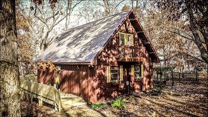 Peaceful Luxury Cabin with Floor-to-Ceiling Glass Views & Historic Gas Log Near Cloudland Canyon, Mentone, Alabama - glamping.directory