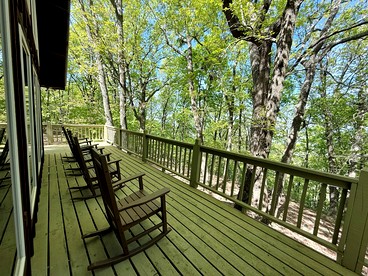 Peaceful Luxury Cabin with Floor-to-Ceiling Glass Views & Historic Gas Log Near Cloudland Canyon, Mentone, Alabama - Mentone, Alabama - glamping.directory