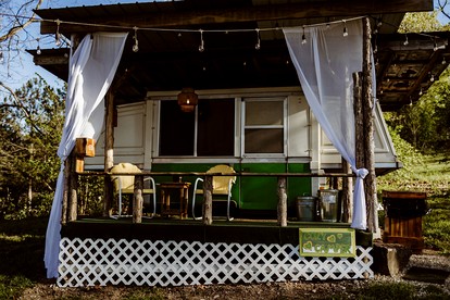 Vintage Camper Rental Ideal for Glamping in Missouri, MO - Saint Clair, Missouri - glamping.directory