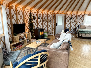 Incredible Spacious Yurt with Hot Tub and Fire Pit Surrounded by Nature for an Unforgettable Glamping Experience in Woodstock, Maine - Woodstock, Maine - glamping.directory