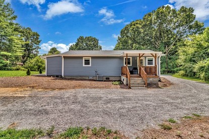 Charming Cottage with Spacious Backyard and Covered Porches Near Downtown Black Mountain, NC - Black Mountain, North Carolina - glamping.directory