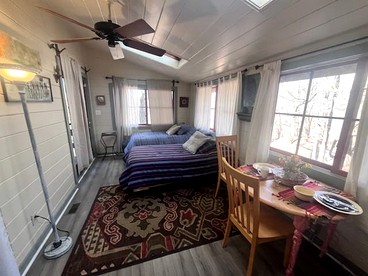 Private Cabin with Jacuzzi Great for a Group Getaway in Tennessee - Franklin, Tennessee - glamping.directory