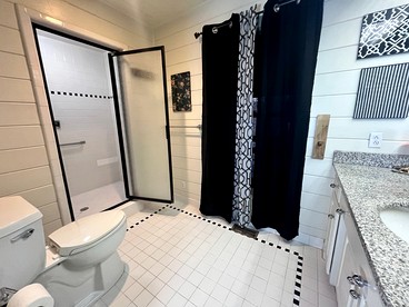 Private Cabin with Jacuzzi Great for a Group Getaway in Tennessee - Franklin, Tennessee - glamping.directory