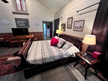 Private Cabin with Jacuzzi Great for a Group Getaway in Tennessee - Franklin, Tennessee - glamping.directory