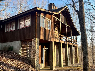 Private Cabin with Jacuzzi Great for a Group Getaway in Tennessee - glamping.directory