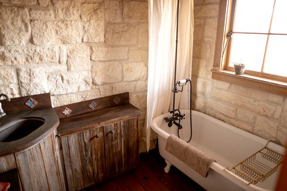 Romantic Weekend Getaway near Houston in New Ulm, Texas - New Ulm, Texas - glamping.directory