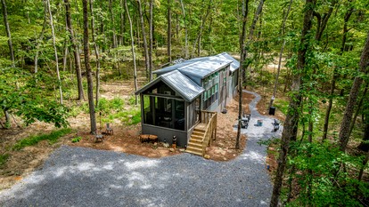 Incredible Cottage with Fire Pit and Stunning Forest Views in Mentore, Alabama - Mentone, Alabama - glamping.directory