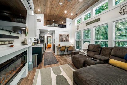 Incredible Cottage with Fire Pit and Stunning Forest Views in Mentore, Alabama - Mentone, Alabama - glamping.directory