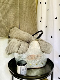Cozy Cabin with Porch & Live Music Weekend Stay in Voluntown, Connecticut - Voluntown, Connecticut - glamping.directory