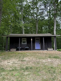 Cozy Cabin with Porch & Live Music Weekend Stay in Voluntown, Connecticut - glamping.directory