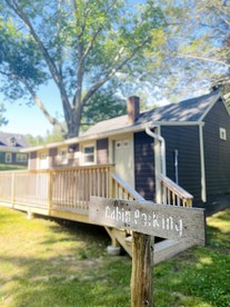 Cozy Cabin with Porch & Live Music Weekend Stay in Voluntown, Connecticut - Voluntown, Connecticut - glamping.directory