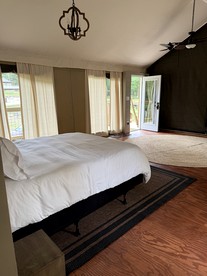 Cozy Cabin with Porch & Live Music Weekend Stay in Voluntown, Connecticut - Voluntown, Connecticut - glamping.directory