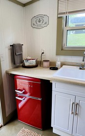 Cozy Cabin with Porch & Live Music Weekend Stay in Voluntown, Connecticut - Voluntown, Connecticut - glamping.directory