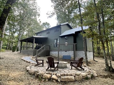 Fully Stocked Cabin Nestled Among the Trees in Tennessee - glamping.directory