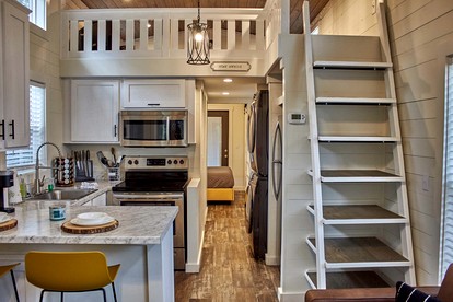 Cozy Cabin Getaway with Lake Views and Grilling Area in Tennessee - Tracy City, Tennessee - glamping.directory