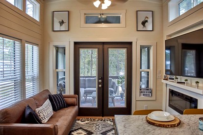 Cozy Cabin Getaway with Lake Views and Grilling Area in Tennessee - Tracy City, Tennessee - glamping.directory