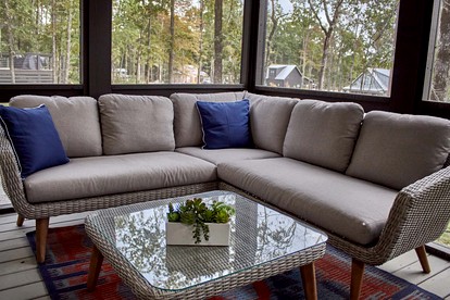 Cozy Cabin Getaway with Lake Views and Grilling Area in Tennessee - Tracy City, Tennessee - glamping.directory