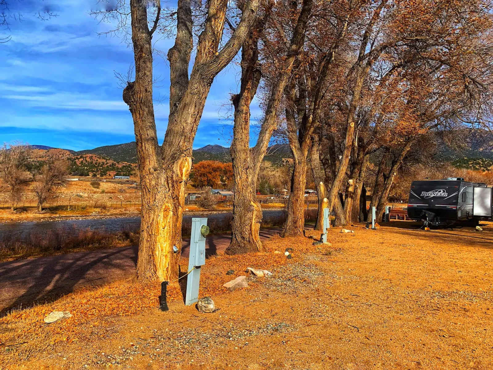 Dark Sky River Lodge - Howard, Colorado - glamping.directory