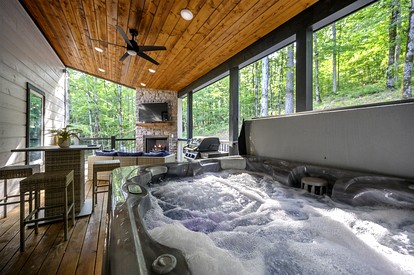 Cozy Secluded Couples Cabin in Broken Bow, Oklahoma - Broken Bow, Oklahoma - glamping.directory