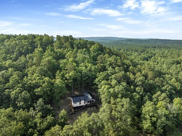 Cozy Secluded Couples Cabin in Broken Bow, Oklahoma - Broken Bow, Oklahoma - glamping.directory