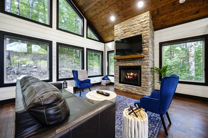 Cozy Secluded Couples Cabin in Broken Bow, Oklahoma - Broken Bow, Oklahoma - glamping.directory