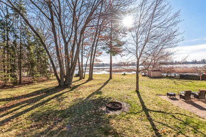 Charming Lakefront Cabin Amazing to Reconnect with Nature in Kalamazoo, Michigan - Kalamazoo, Michigan - glamping.directory