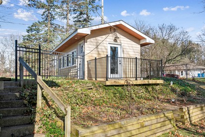 Charming Lakefront Cabin Amazing to Reconnect with Nature in Kalamazoo, Michigan - glamping.directory