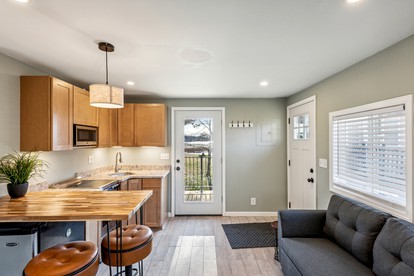 Charming Lakefront Cabin Amazing to Reconnect with Nature in Kalamazoo, Michigan - Kalamazoo, Michigan - glamping.directory