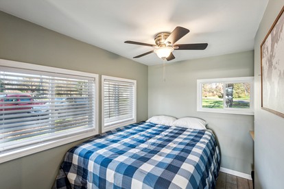 Charming Lakefront Cabin Amazing to Reconnect with Nature in Kalamazoo, Michigan - Kalamazoo, Michigan - glamping.directory