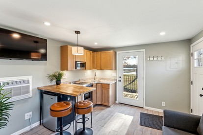 Charming Lakefront Cabin Amazing to Reconnect with Nature in Kalamazoo, Michigan - Kalamazoo, Michigan - glamping.directory