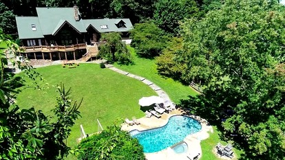Luxury Montana-Style Log Estate with Private Vineyard & Spa Near Purcellville, VA - glamping.directory