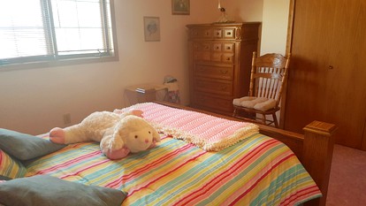 Charming Queen Room for a Romantic Getaway near Cody Park in Nebraska - North Platte, Nebraska - glamping.directory