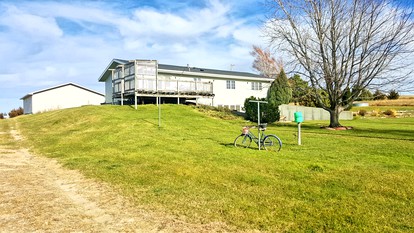 Charming Queen Room for a Romantic Getaway near Cody Park in Nebraska - North Platte, Nebraska - glamping.directory